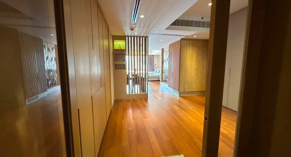 For rent and for sale 1 bed condo in Yan Nawa, Bangkok