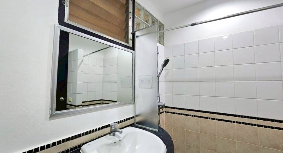 Wohnung zur Miete mit 3 Zimmer in Watthana, Bangkok