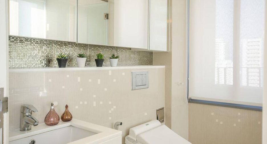 For rent and for sale 2 bedrooms condo in Watthana, Bangkok