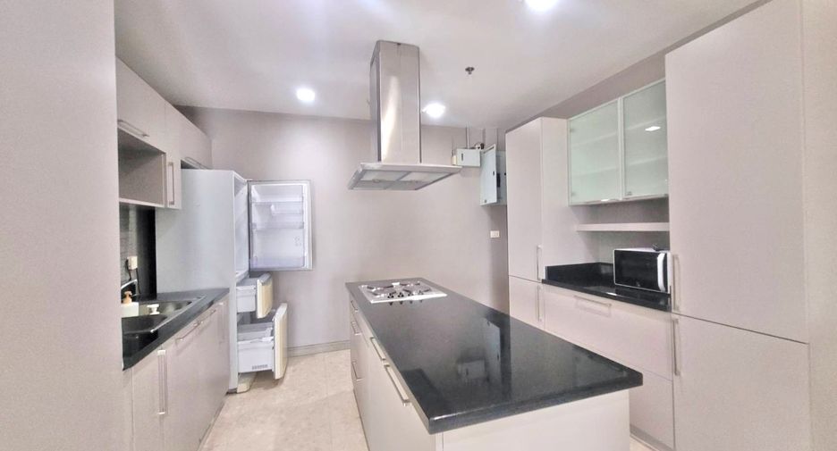 For rent 3 bedrooms condo in Khlong Toei, Bangkok