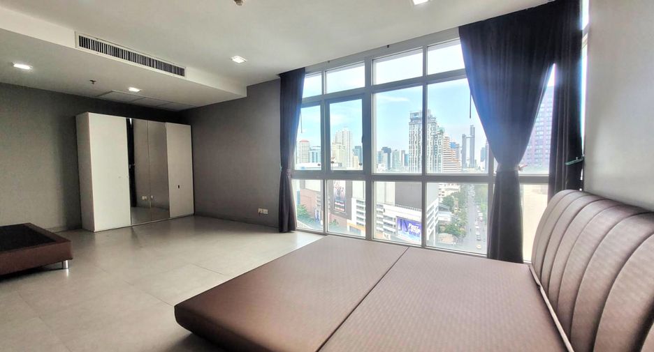 For rent 3 bedrooms condo in Khlong Toei, Bangkok