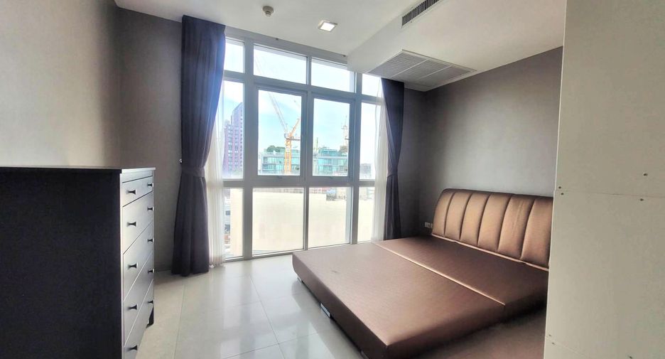 For rent 3 bedrooms condo in Khlong Toei, Bangkok