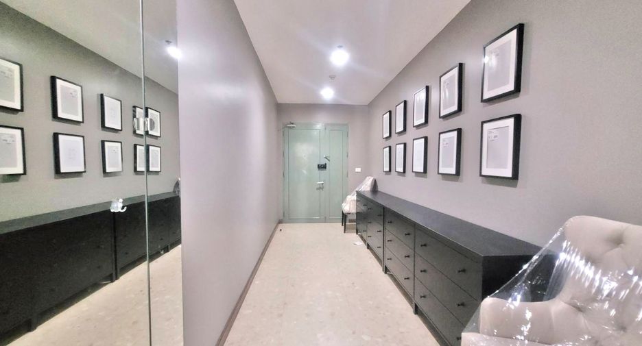 For rent 3 bedrooms condo in Khlong Toei, Bangkok