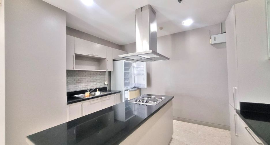 For rent 3 bedrooms condo in Khlong Toei, Bangkok