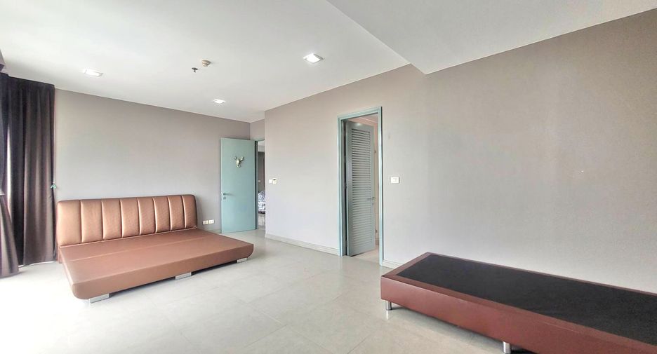 For rent 3 bedrooms condo in Khlong Toei, Bangkok