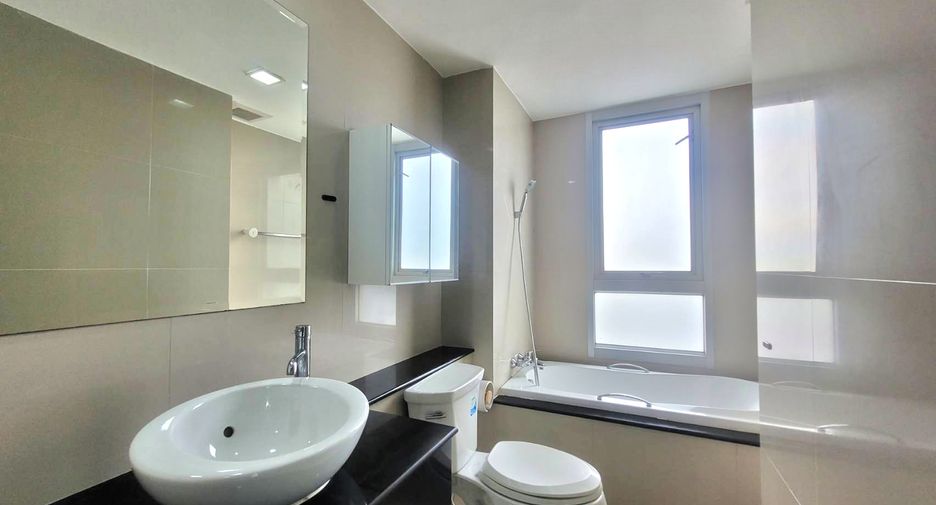 For rent 3 bedrooms condo in Khlong Toei, Bangkok