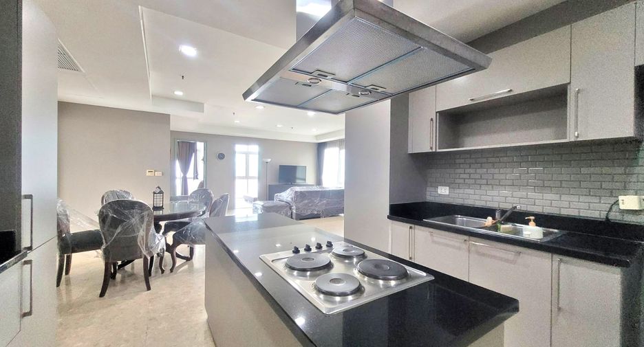 For rent 3 bedrooms condo in Khlong Toei, Bangkok