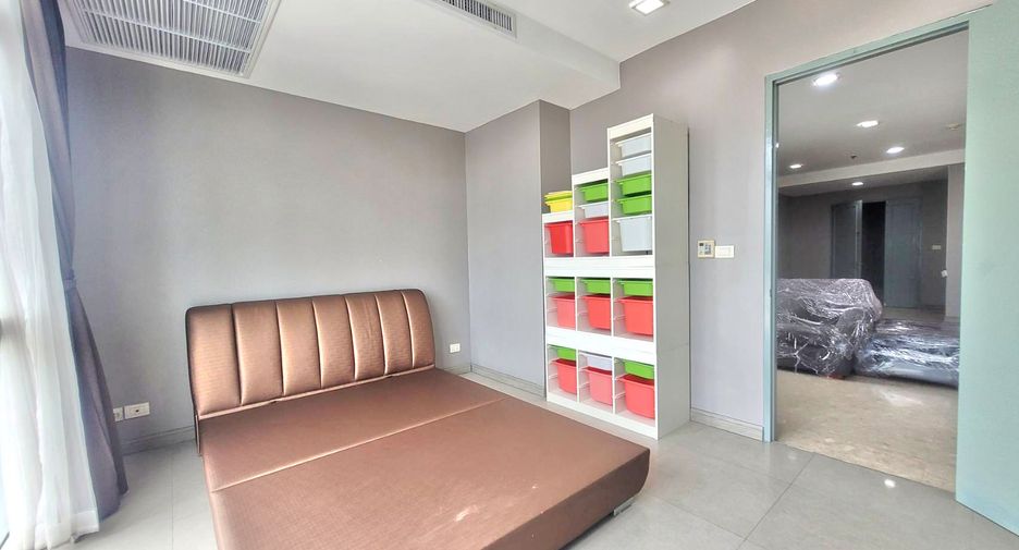 For rent 3 bedrooms condo in Khlong Toei, Bangkok