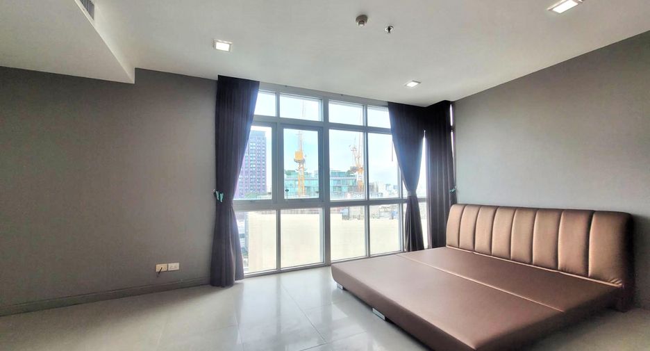 For rent 3 bedrooms condo in Khlong Toei, Bangkok