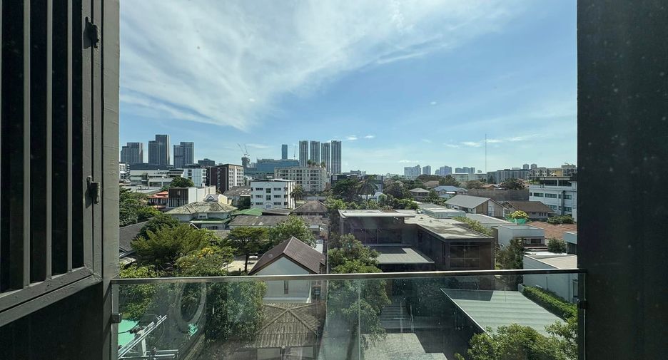 Condo en alquiler y en venta de 3 habitaciones en Phra Khanong, Bangkok