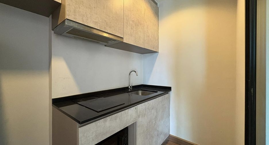 Condo en alquiler y en venta de 3 habitaciones en Phra Khanong, Bangkok