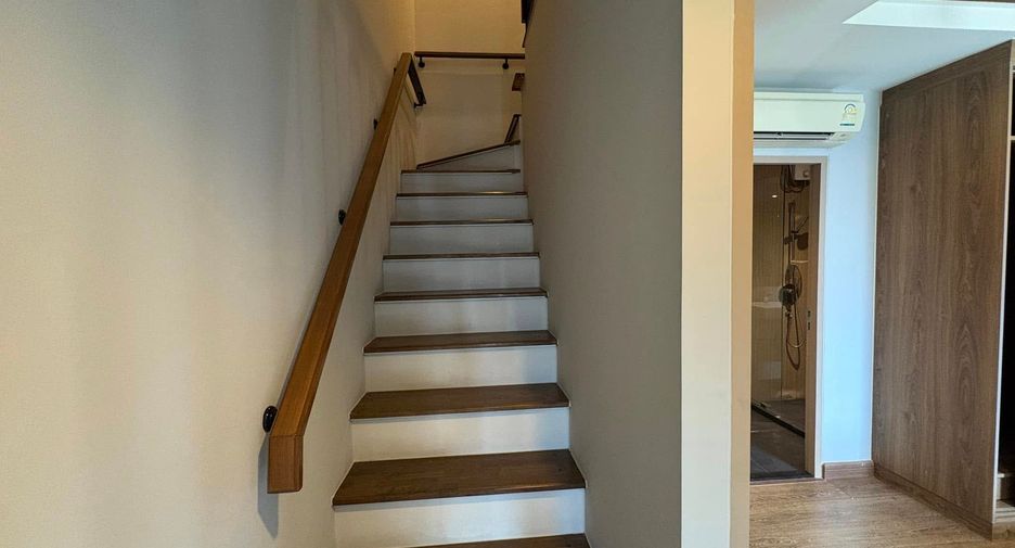 Condo en alquiler y en venta de 3 habitaciones en Phra Khanong, Bangkok
