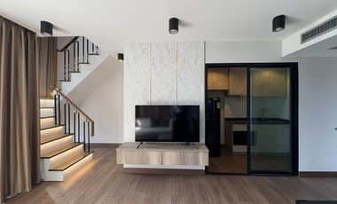 Condo en alquiler y en venta de 3 habitaciones en Phra Khanong, Bangkok