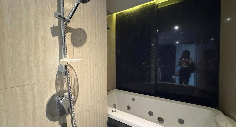 Condo en alquiler y en venta de 3 habitaciones en Phra Khanong, Bangkok