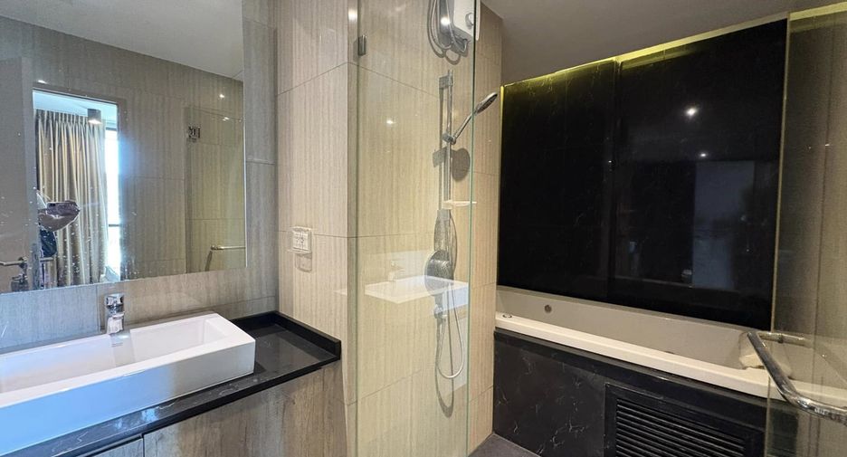 Condo en alquiler y en venta de 3 habitaciones en Phra Khanong, Bangkok