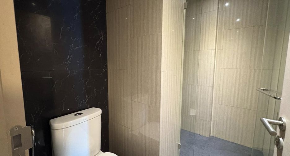 Condo en alquiler y en venta de 3 habitaciones en Phra Khanong, Bangkok
