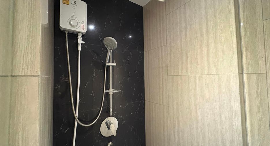 Condo en alquiler y en venta de 3 habitaciones en Phra Khanong, Bangkok