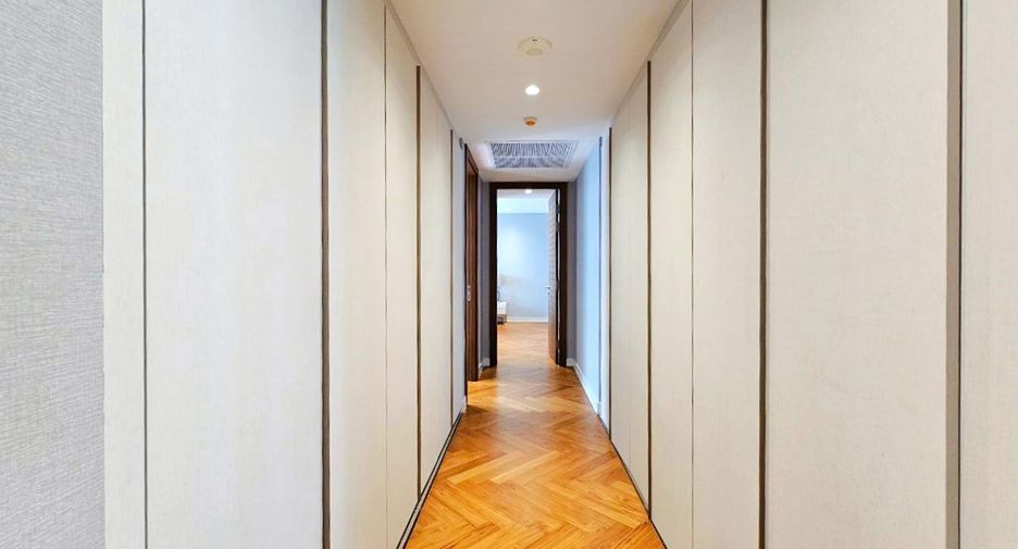 For rent 3 bedrooms condo in Watthana, Bangkok