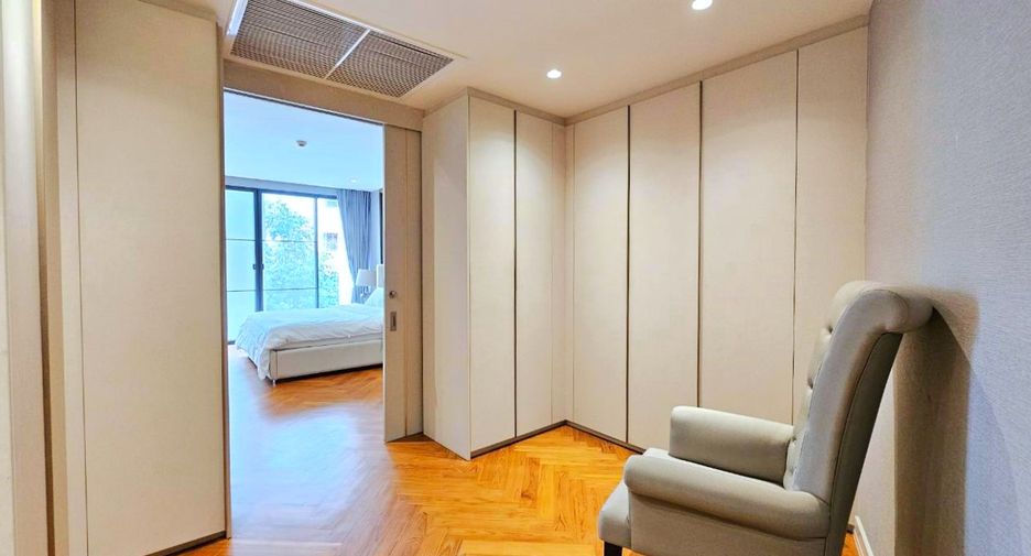 For rent 3 bedrooms condo in Watthana, Bangkok