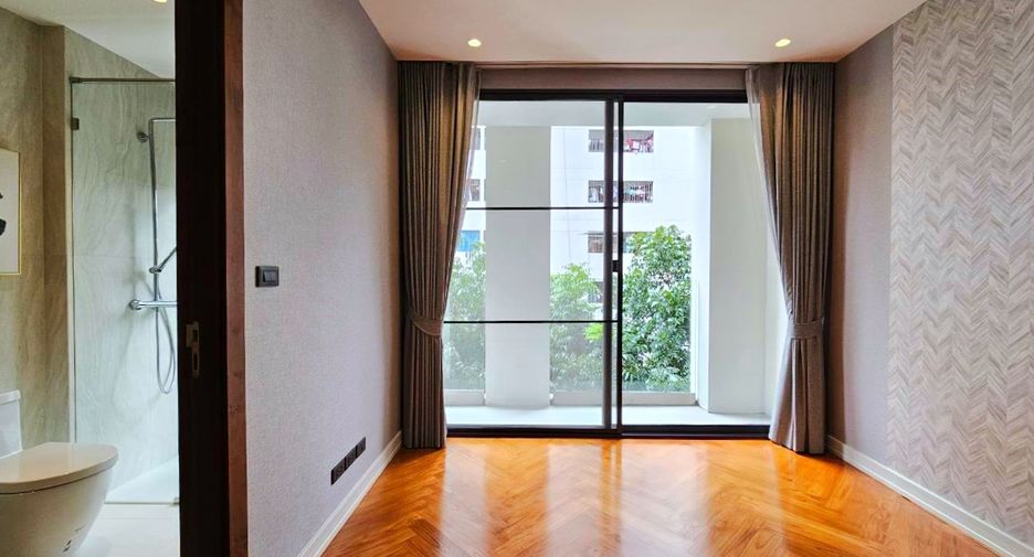 For rent 3 bedrooms condo in Watthana, Bangkok