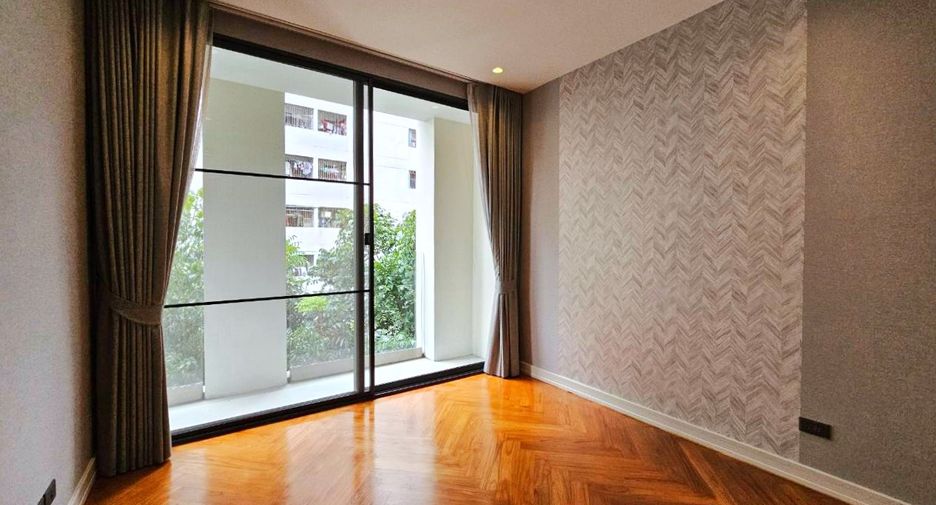 For rent 3 bedrooms condo in Watthana, Bangkok