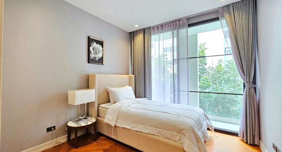 For rent 3 bedrooms condo in Watthana, Bangkok
