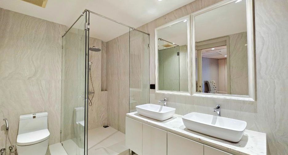 For rent 3 bedrooms condo in Watthana, Bangkok