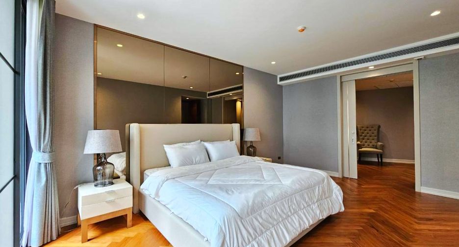 For rent 3 bedrooms condo in Watthana, Bangkok