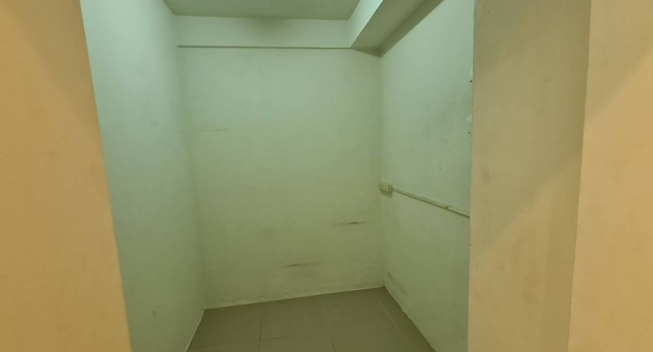 Аренда 3 спальни кондо в Щаттхана, Бангкок