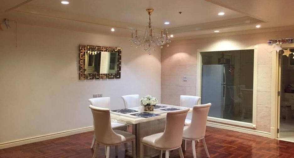 For rent 3 bedrooms condo in Watthana, Bangkok