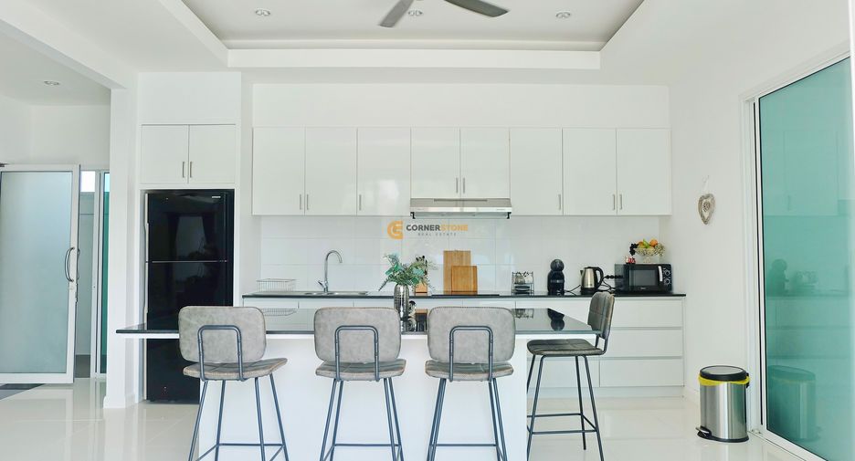 For rent 4 bedrooms house in Huay Yai, Pattaya