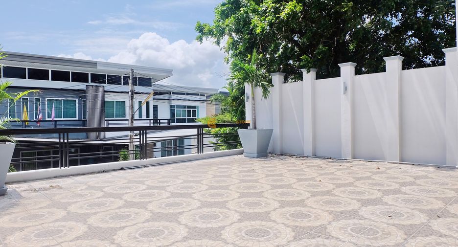For rent 4 bedrooms house in Huay Yai, Pattaya
