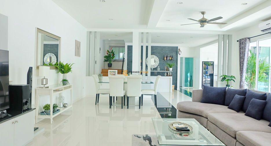 For rent 4 bedrooms house in Huay Yai, Pattaya