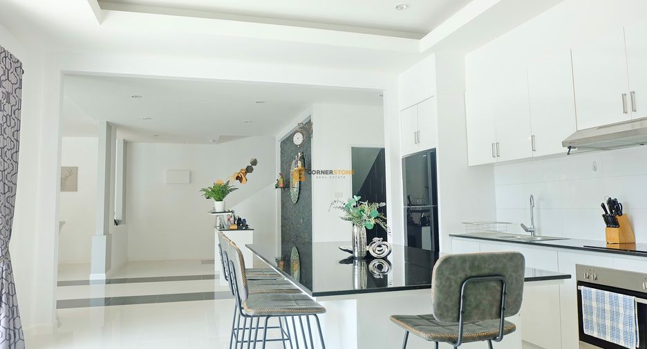 For rent 4 bedrooms house in Huay Yai, Pattaya