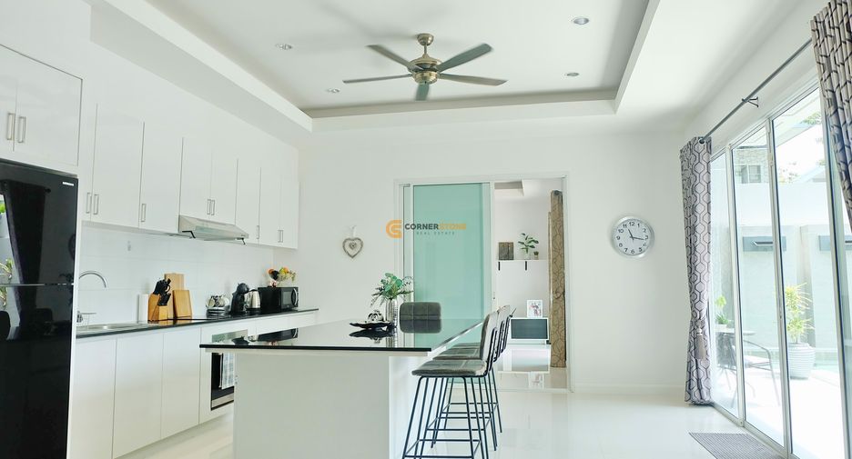 For rent 4 bedrooms house in Huay Yai, Pattaya