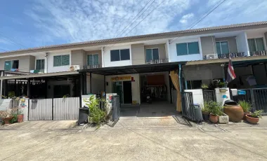 Casa adosada en venta de 3 habitaciones en Mueang Pathum Thani, Pathum Thani