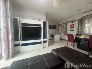 Casa en alquiler de 3 habitaciones en Lam Luk Ka, Pathum Thani