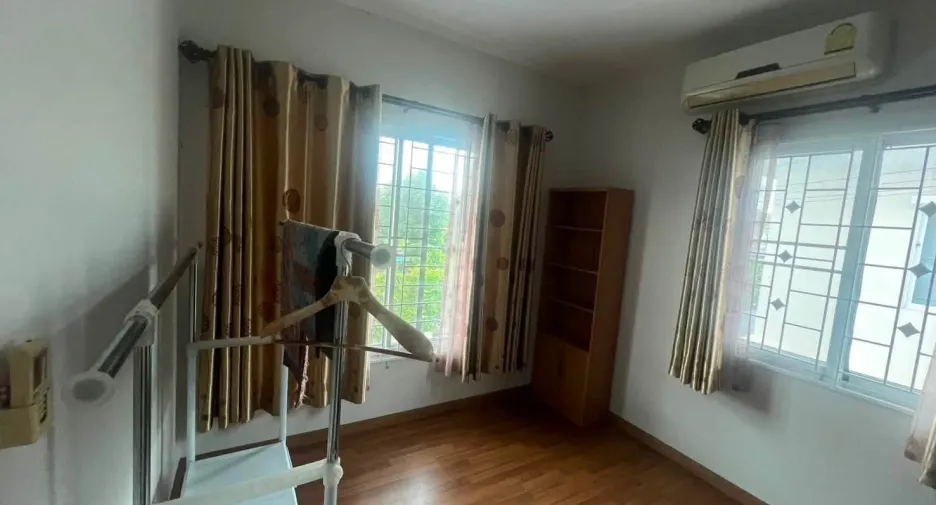 Casa en alquiler de 3 habitaciones en Lam Luk Ka, Pathum Thani