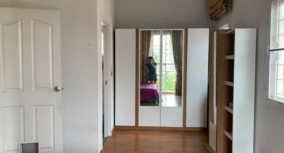 Casa en alquiler de 3 habitaciones en Lam Luk Ka, Pathum Thani