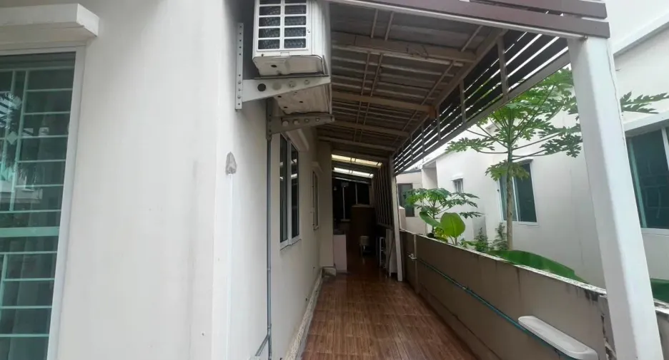 Casa en alquiler de 3 habitaciones en Lam Luk Ka, Pathum Thani