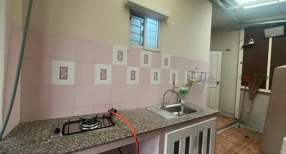 Casa en alquiler de 3 habitaciones en Lam Luk Ka, Pathum Thani