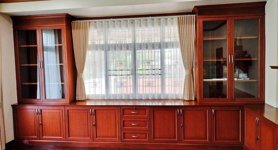 For sale 3 bedrooms house in Phasi Charoen, Bangkok