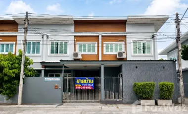 For sale 5 bedrooms townhouse in Khlong Luang, Pathum Thani