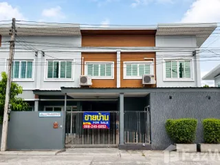 For sale 5 bedrooms townhouse in Khlong Luang, Pathum Thani