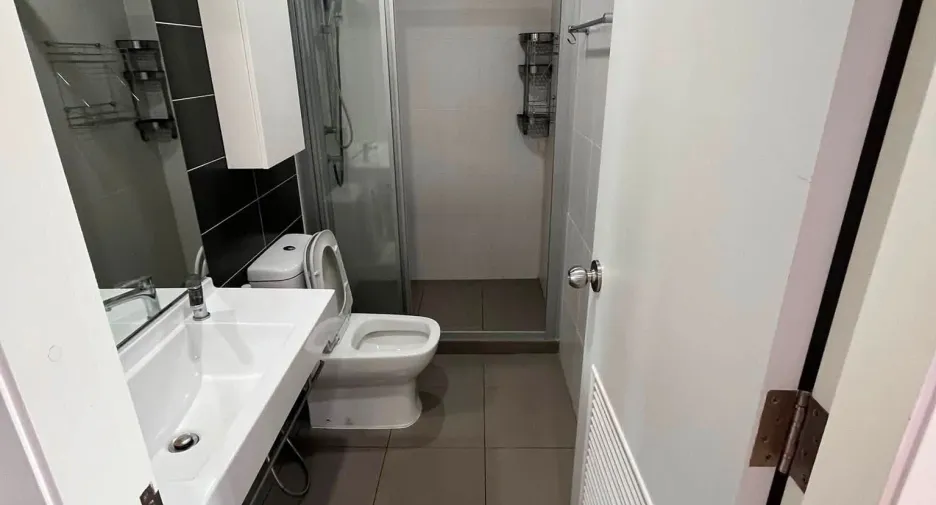 For rent 2 bedrooms condo in Mueang Samut Prakan, Samut Prakan