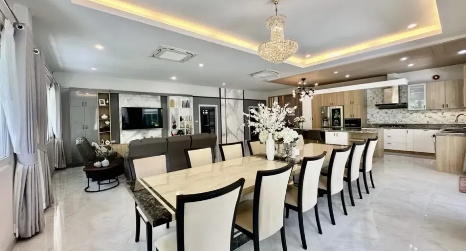 For sale and for rent 6 bedrooms villa in Huay Yai, Pattaya