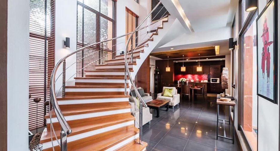 À vendre et à louer 4 chambres villa à Bang Lamung, Chonburi