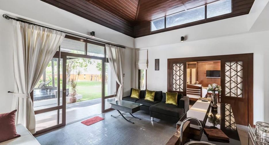 À vendre et à louer 4 chambres villa à Bang Lamung, Chonburi