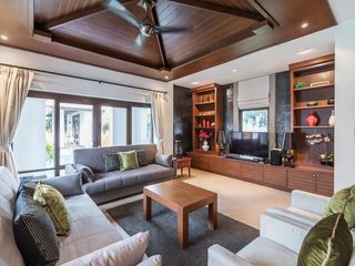 À louer et à vendre 4 chambres villa à Bang Lamung, Chonburi