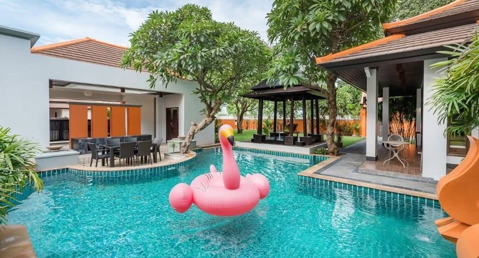 À vendre et à louer 4 chambres villa à Bang Lamung, Chonburi